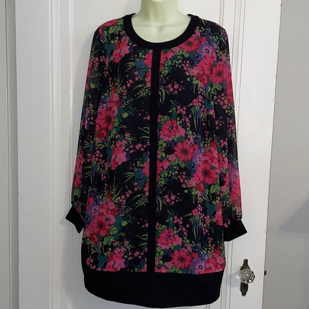 Lovelyย DoncasterโCollection black &โpink floralโ long tunic orโdress